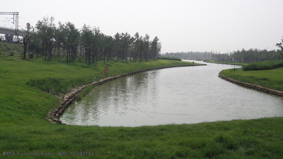河水 弯弯 绿草如茵 绿 草地 清澈 高尔夫球场 自然风景 旅游摄影