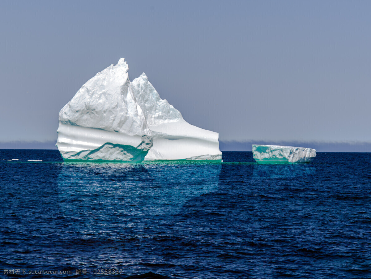 海面 上 浮冰 冰山 大海风景 海面风景 冰山风景 冰川 北极冰川 南极冰川 冰川风景 冰水烈火 生活百科 蓝色
