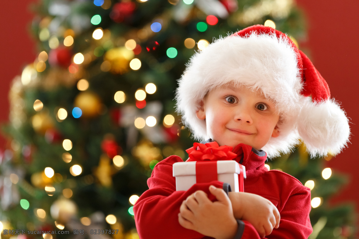 抱 礼物 盒 男孩 圣诞节 礼物盒 孩子 儿童 节日庆典 生活百科