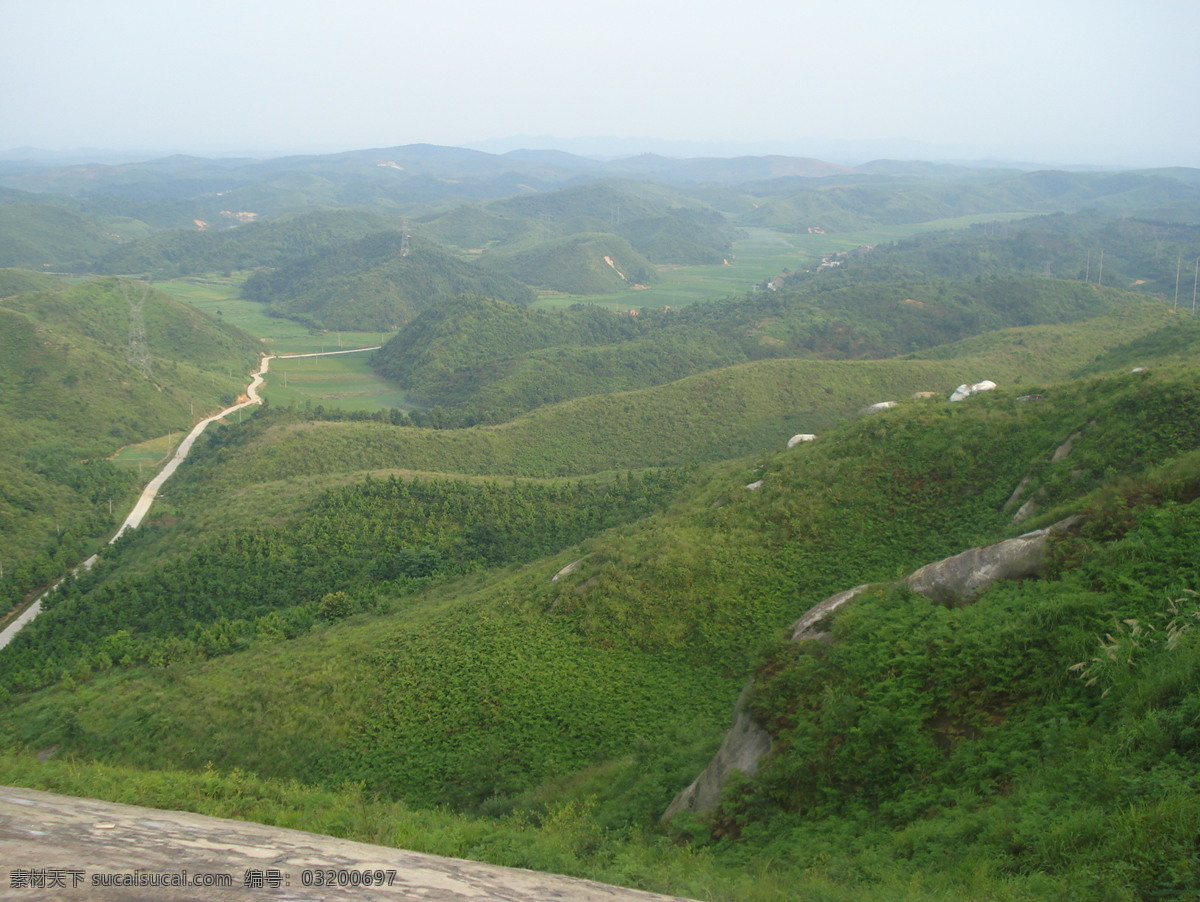 山路风景 小山 小路 小草 远山 草地 自然风景 自然景观