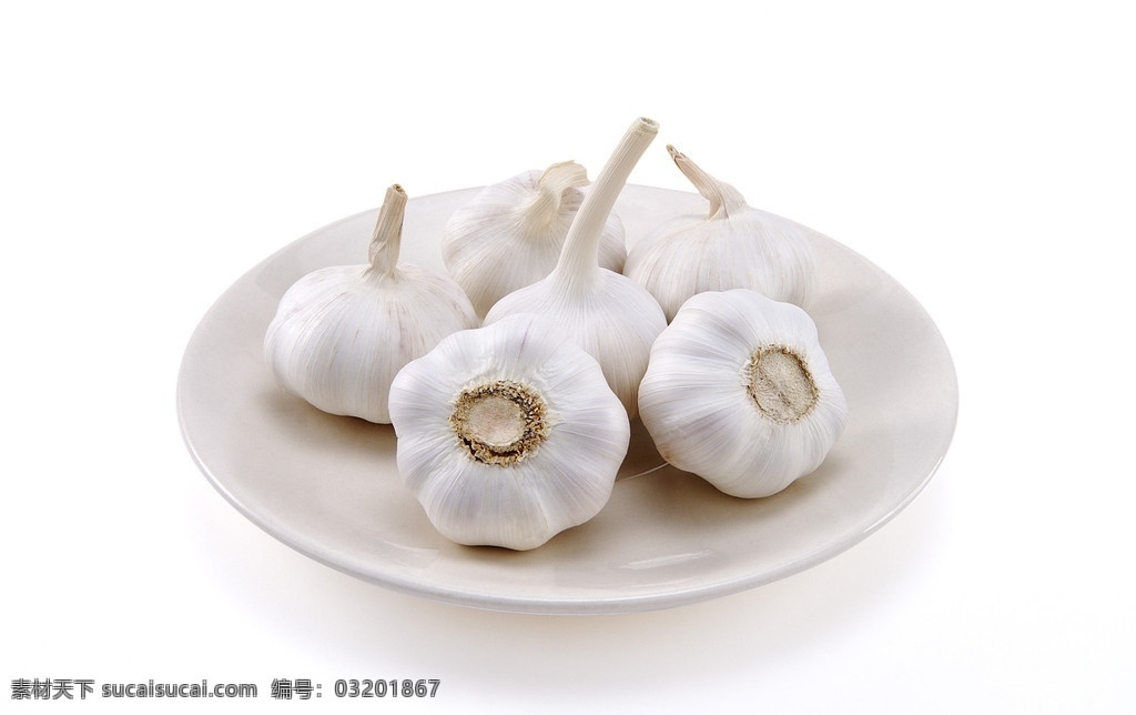一盘大蒜 盘子 大蒜 白色 环保 食物原料 餐饮美食