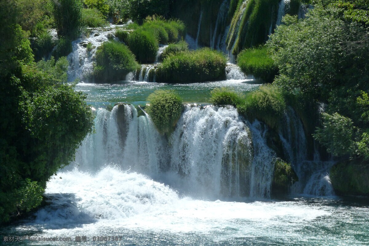 野外 瀑布 水流 自然 绿色 树林 风景图片 自然景观 自然风景