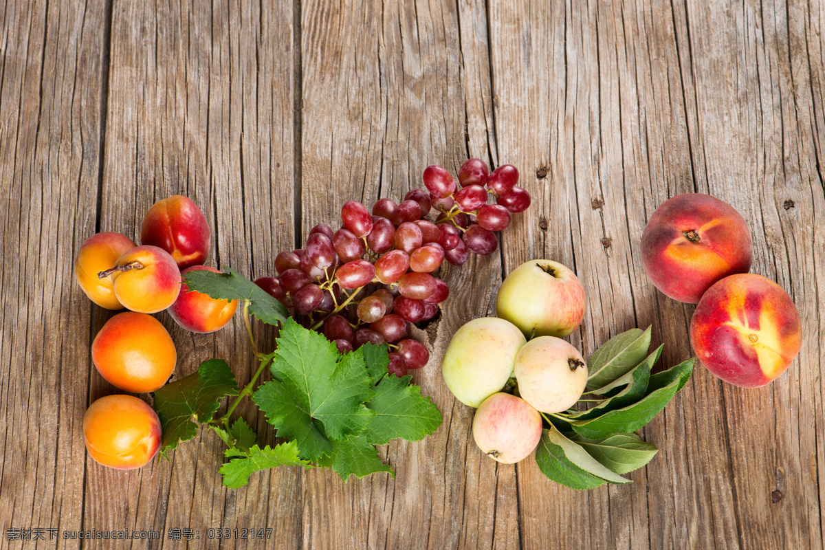 木板 水果 桃子 苹果 提子 葡萄 新鲜水果 水果摄影 果实 水果蔬菜 餐饮美食 水果图片