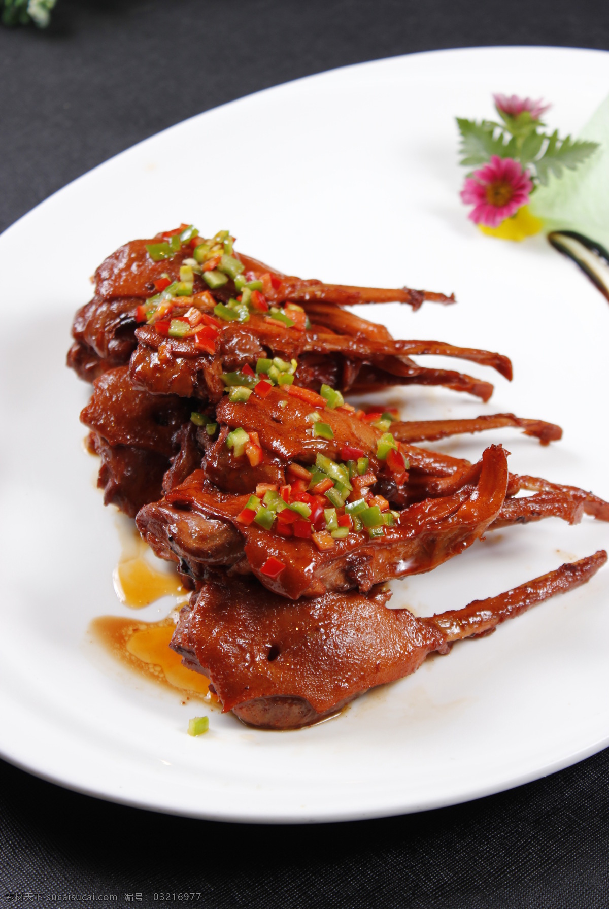 香辣鸭下巴 美食 菜品 菜谱 餐饮 中餐 食品 传统美食 餐饮美食 粤菜 湘菜 淮阳菜 上海菜 北京菜 鲁菜 东北菜 小炒 炒菜 蒸菜 小吃 麻辣鸭舌 久久鸭 周黑鸭 麻辣鸭 高清 写真照片