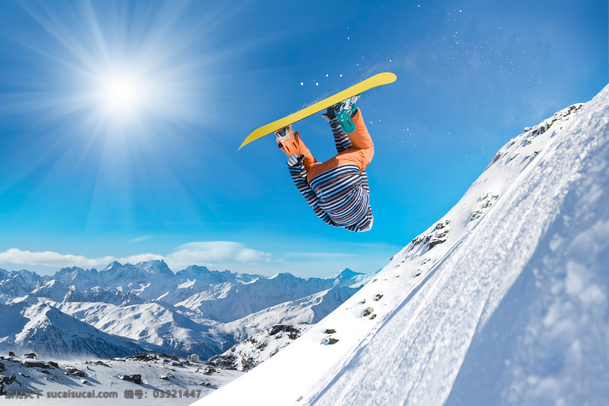 腾空 跃起 滑雪 运动员 雪山 山峰 雪地 滑雪运动员 滑雪运动 蓝天 体育运动 生活百科 蓝色