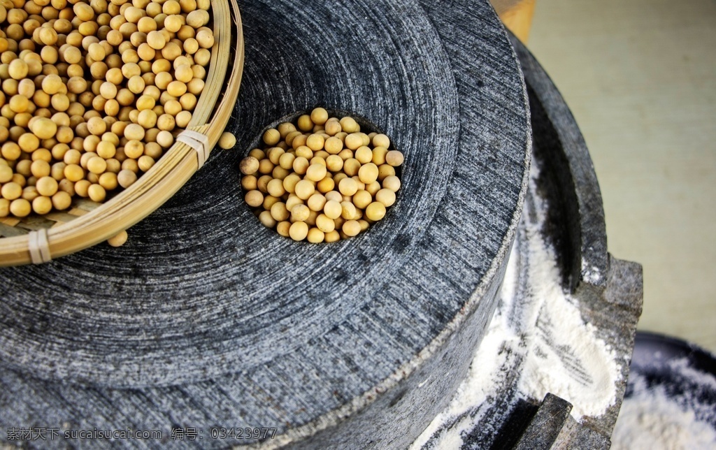 黄豆石磨 黄豆 石磨 传统 老物件 磨石 豆沫 文化艺术 传统文化