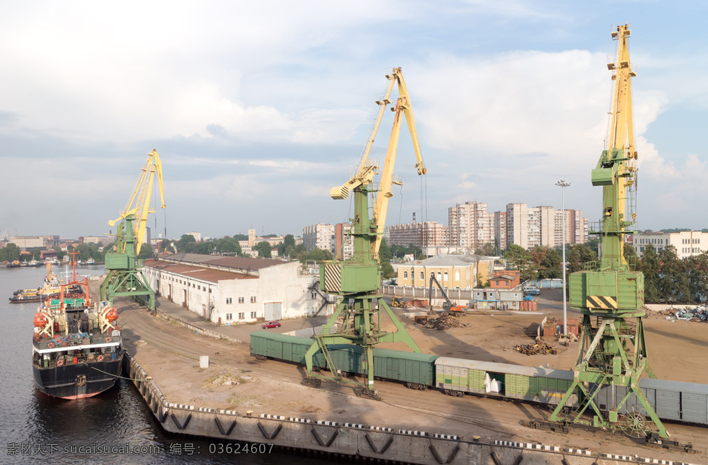 吊车 港口 轮船 集装箱 工业生产 现代科技