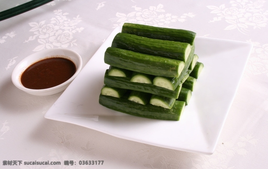 沾酱小黄瓜 沾酱乳黄瓜 黄瓜段 热菜 炒菜 凉菜 菜肴 菜品 川菜 湘菜 鲁菜 粤菜 淮扬菜 家常菜 特色菜 舌尖上的中国 餐饮美食 传统美食