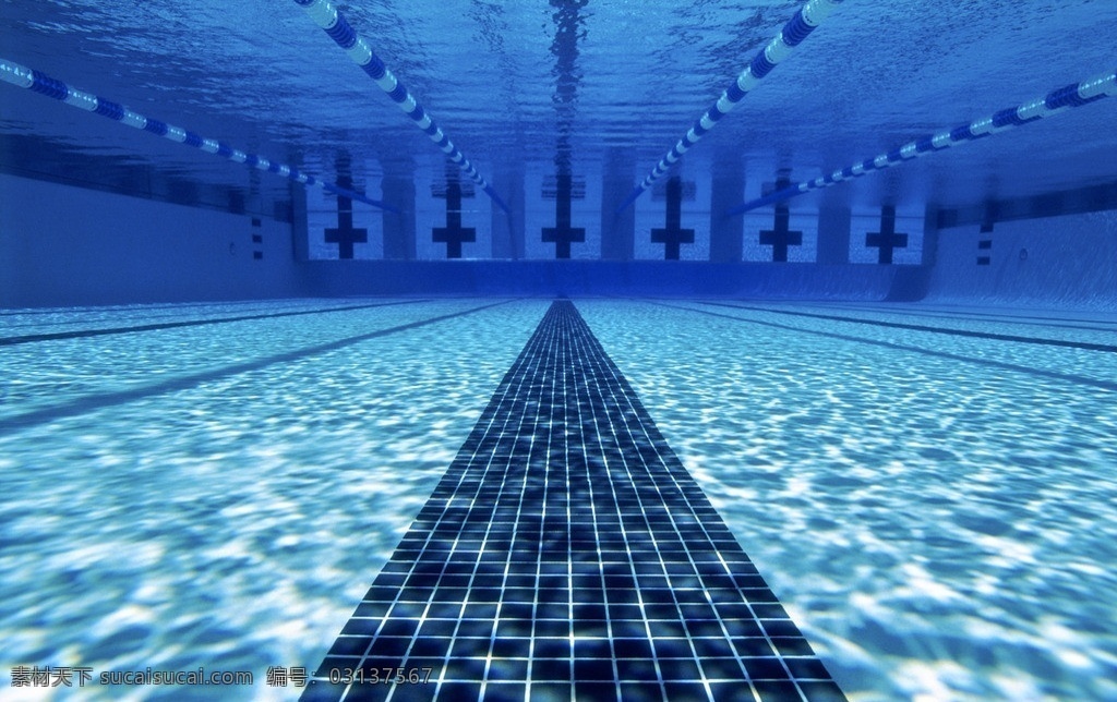 室内游泳池 游泳池 水下 蓝色 清澈 水下阳光 游泳池赛道 明亮 生活素材 生活百科