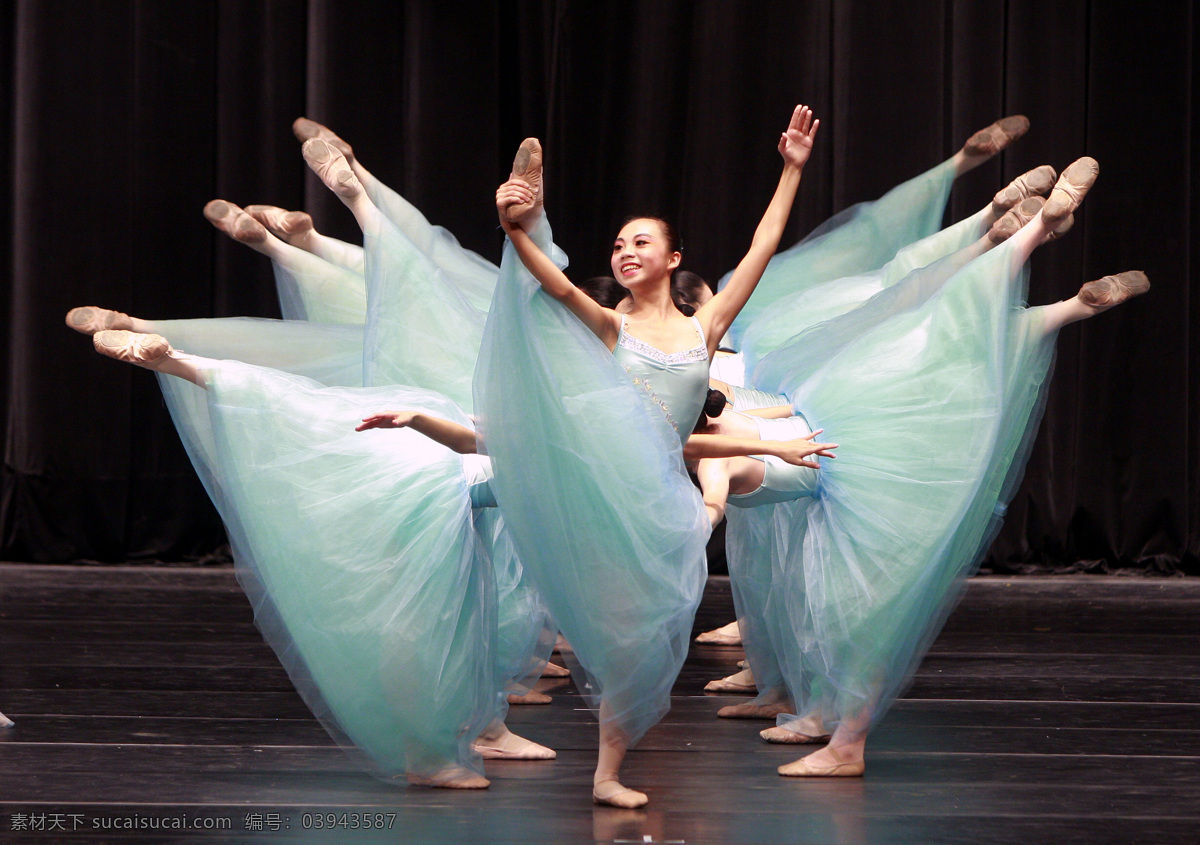 舞蹈图片 芭蕾 表演 蓝色 女孩 女生 裙子 摄影图库 文化艺术 舞蹈 群舞 舞台 舞鞋 舞裙 舞蹈音乐 psd源文件