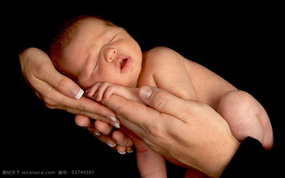 可爱婴儿 爱与纯真 婴儿 儿童 在手中熟睡 睡觉 睡眠 酣睡 儿童幼儿 人物图库