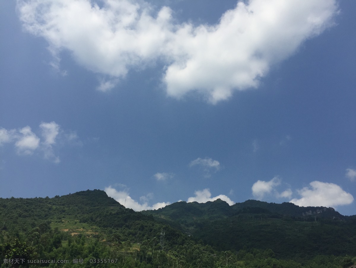 峡谷的天空 蓝天 白云 山腰 树林 风景 旅游摄影 国内旅游