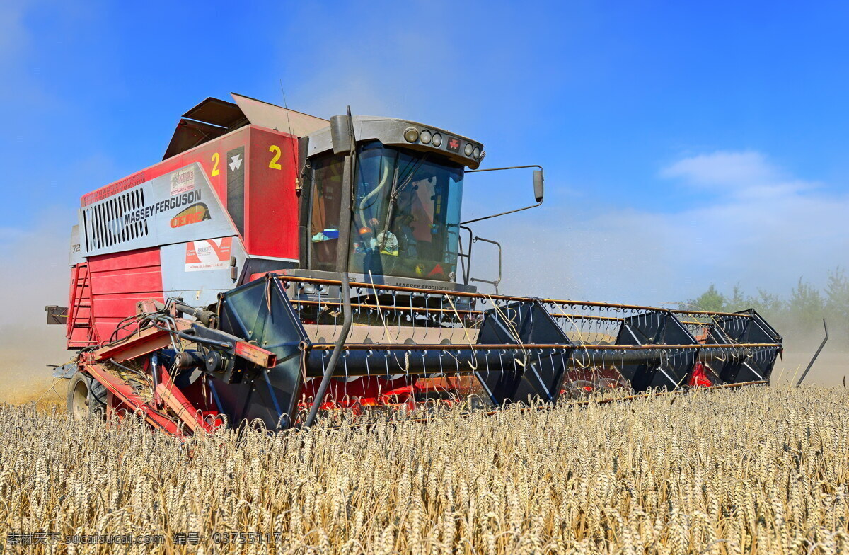 收割机 拖拉机 农业机械 农用设备 交通工具 农业生产 现代科技