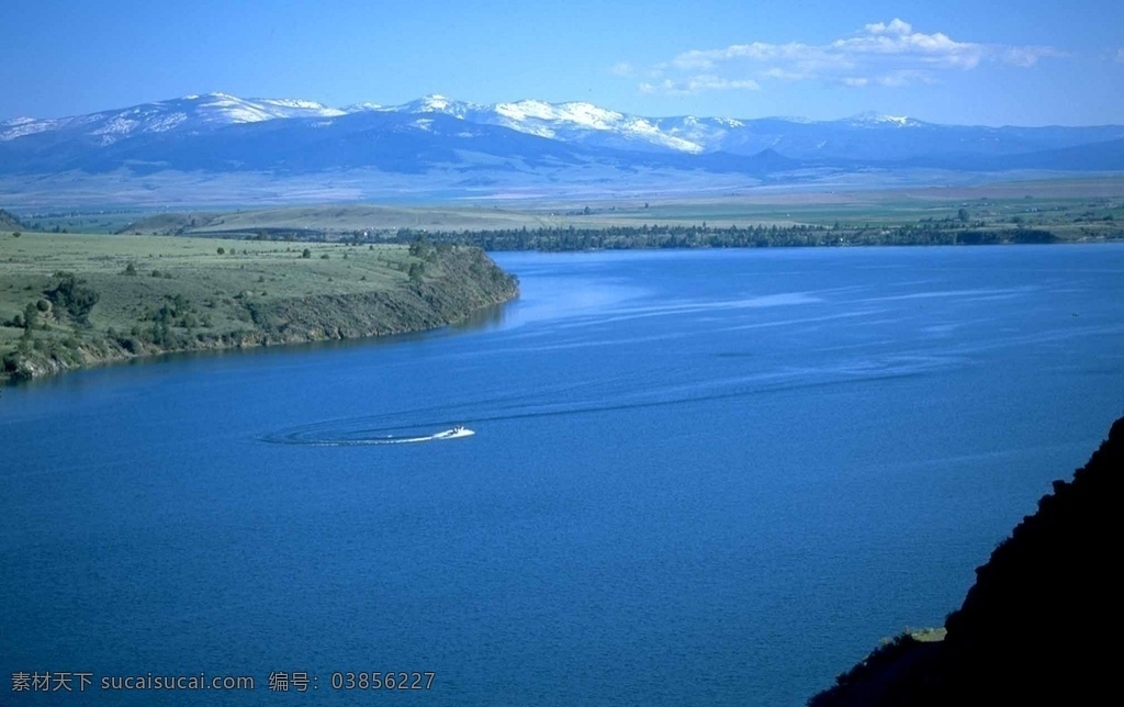 新疆高原湖 新疆风光 新疆湖泊 新疆美景 地域文化 远山 雪山 蓝天 白云 自然景观 自然风景
