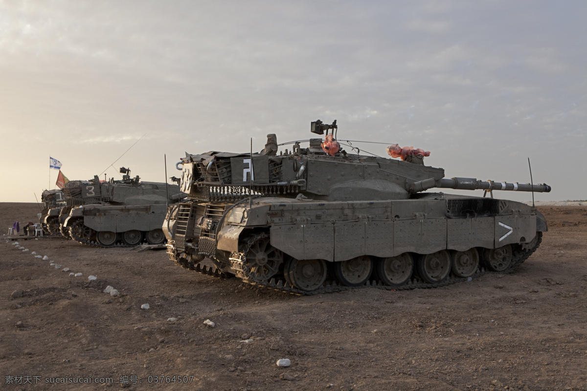沙漠 上 坦克 装甲车 军事装备 军事武器 现代科技