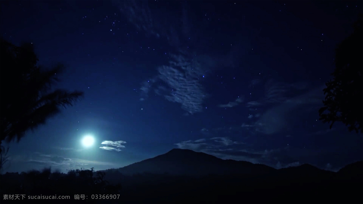 明月当空 月亮 明月 月光 星星 星空 繁星 天空 夜空 白云 夜色 夜晚 山头 山岭 树木 摄影图片 自然景观 自然风景