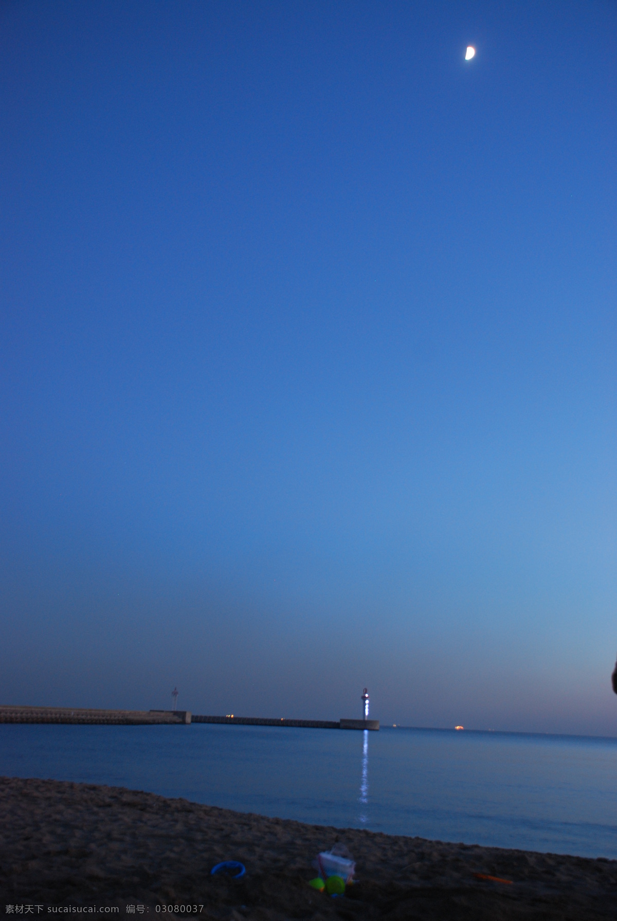 南戴河 夜晚 灯塔 海滩 海湾 黄昏 月亮 自然风景 自然景观 南戴河夜晚 psd源文件