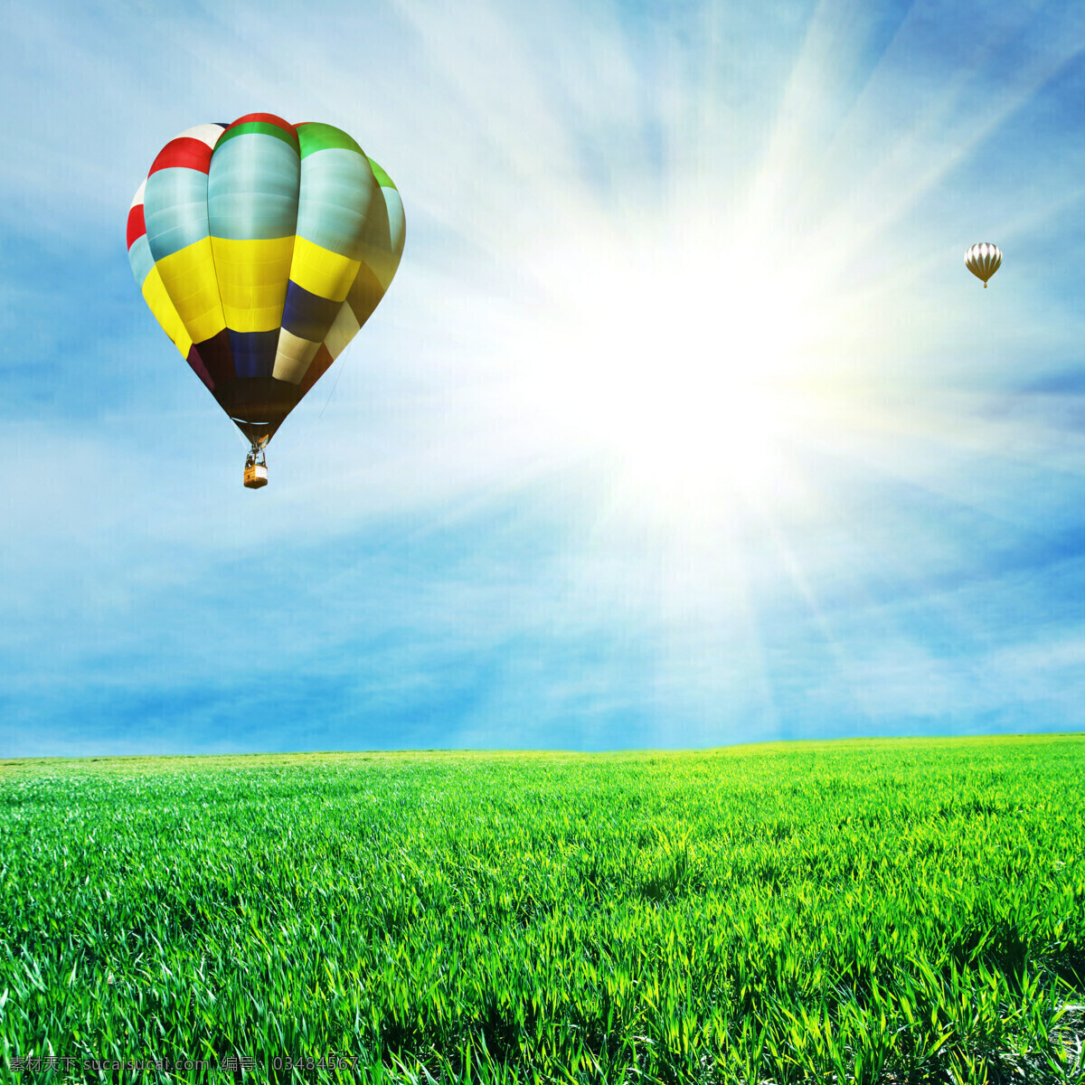 阳光 下 草地 上 热气球 蓝天 白云 太阳 草坪 人物 其他类别 山水风景 风景图片