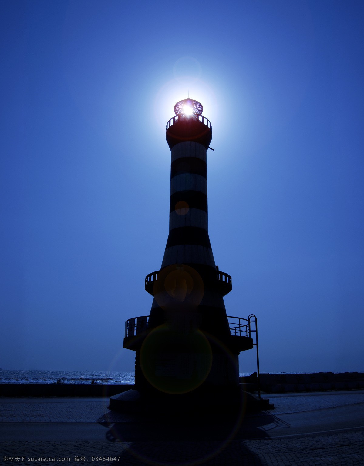大海 灯塔 国内旅游 海边 旅游摄影 守望 指引 夜里 夜里灯塔 引导灯 引航灯 引航 装饰素材 灯饰素材