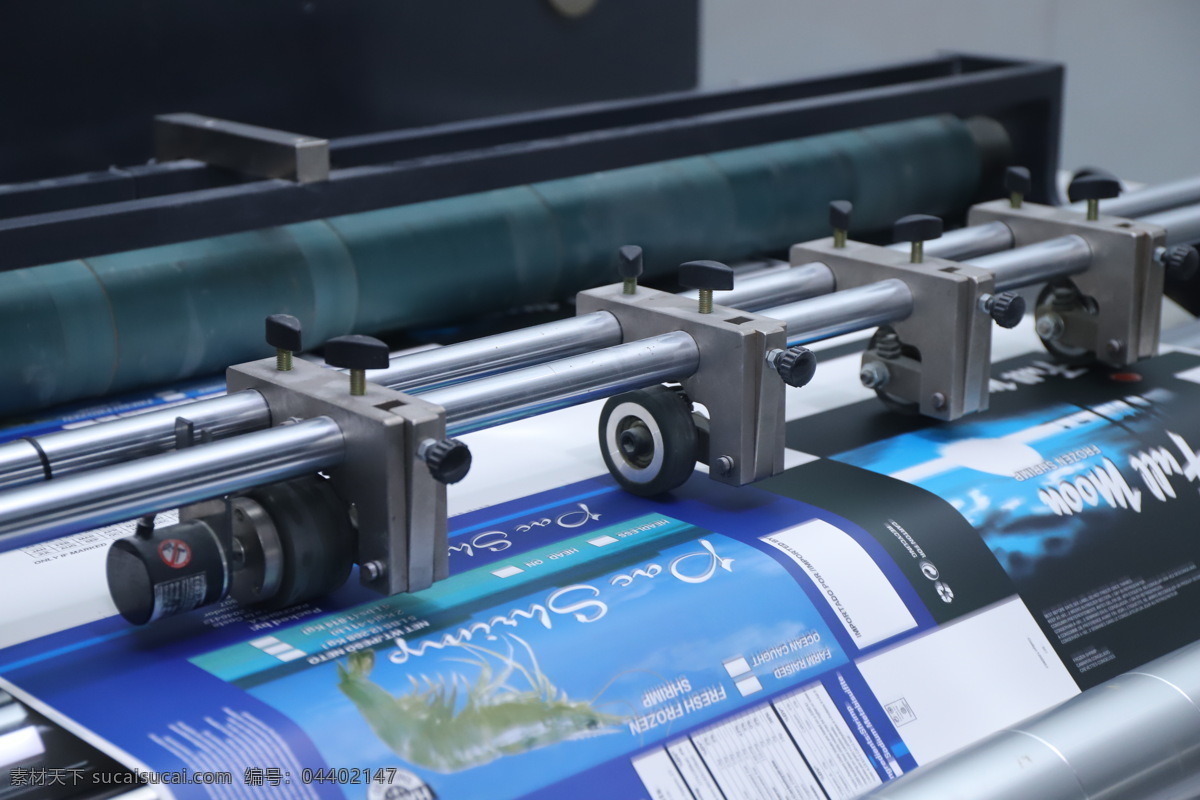 印刷厂 包装机 包装厂 包袋制作 印刷设备 印刷机械 车间 工人 工作 纸张 印刷机 海德堡 现代科技 工业生产