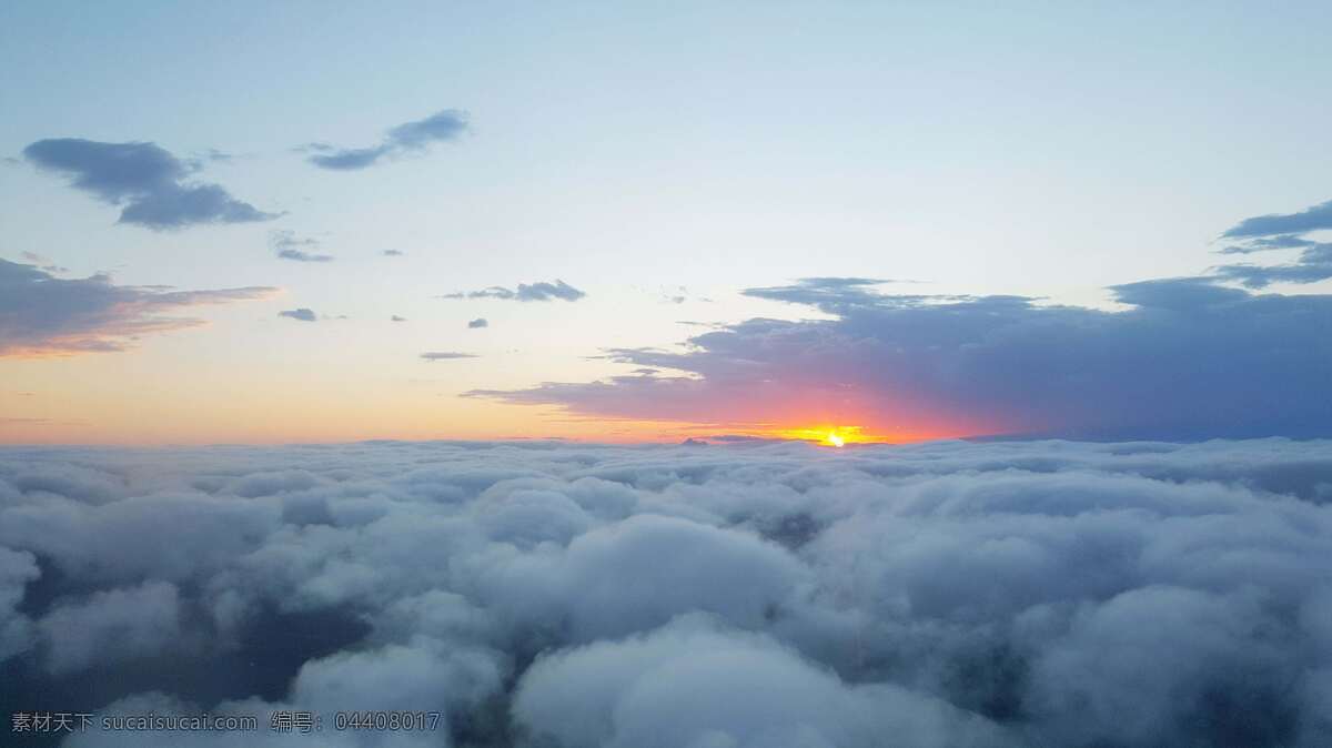 云上日落 云巅之上 云层 飞机 落日 分层
