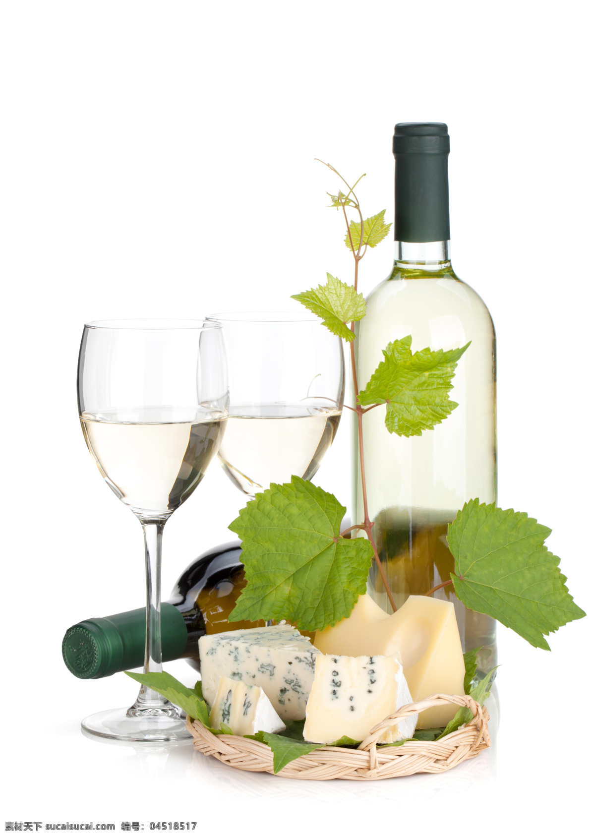 美味 葡萄酒 葡萄 新鲜水果 绿叶 奶酪 高脚杯 酒水饮料 餐饮美食 白色