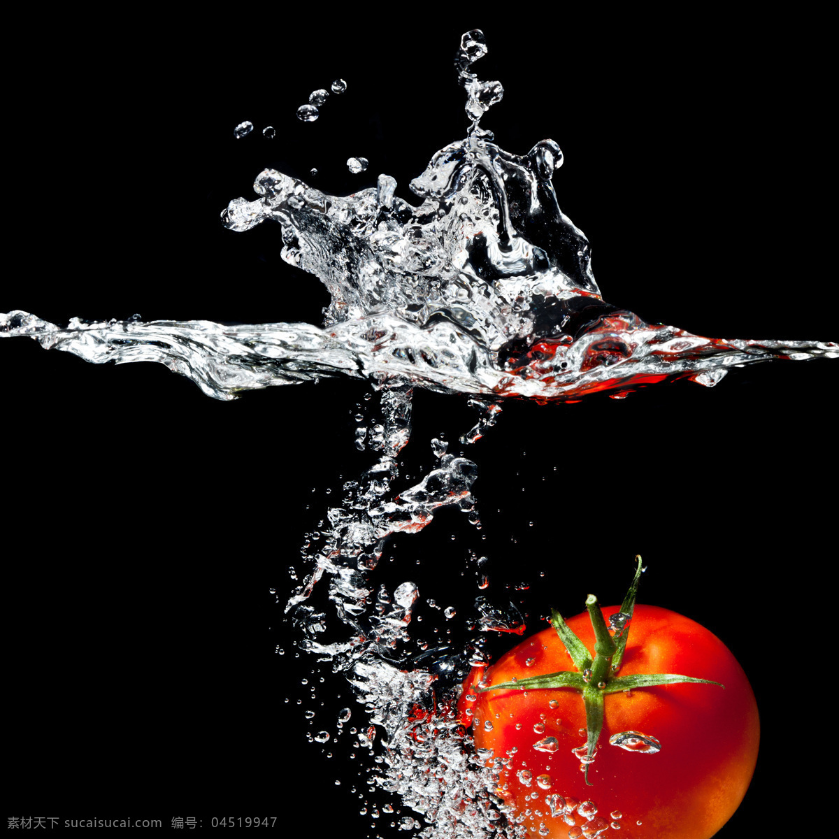 落入 水里 西红柿 蕃茄 新鲜蔬菜 蕃茄摄影 红色元素 水珠 水波 水果蔬菜 餐饮美食 黑色