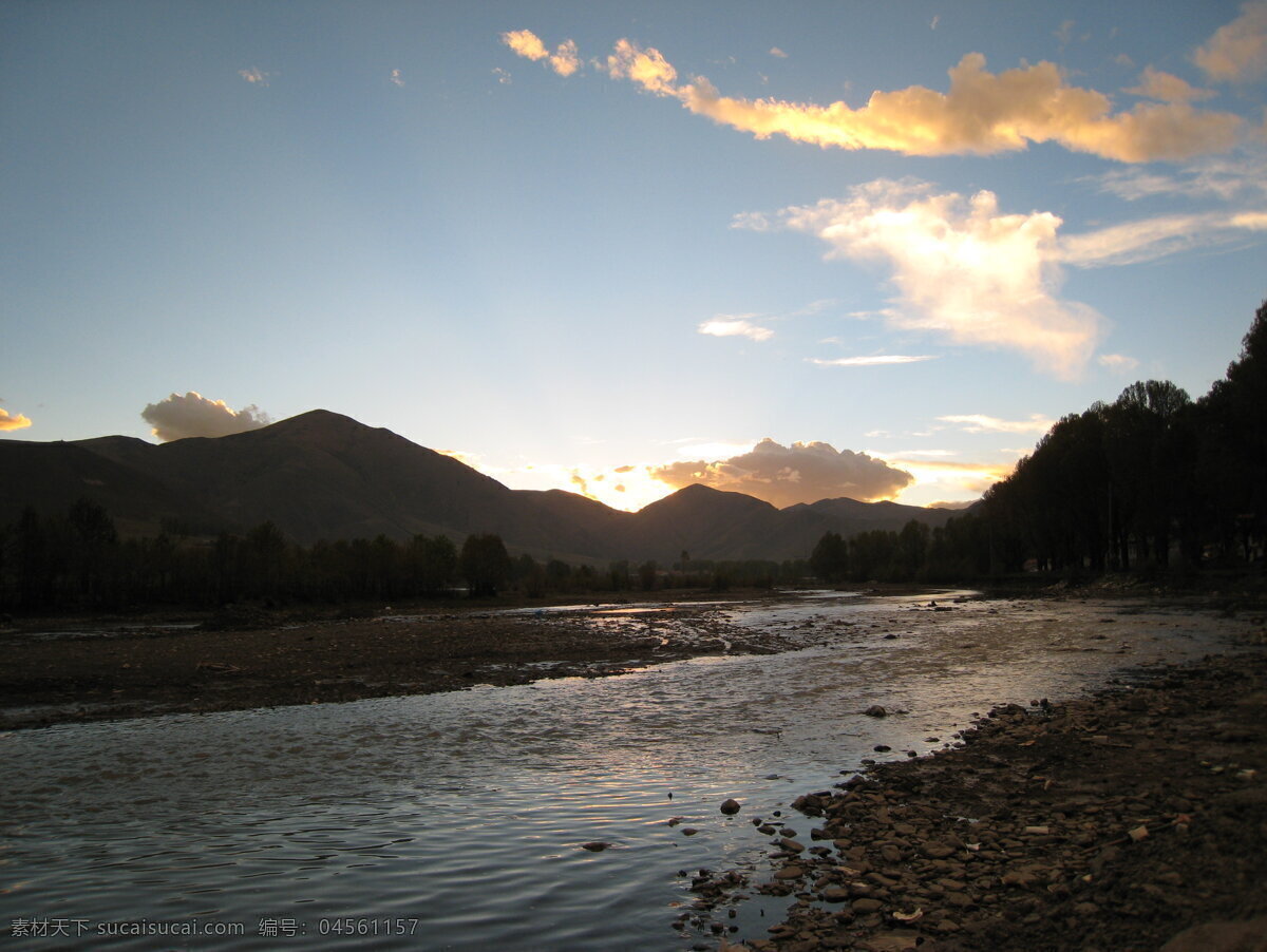 风景 照片 倒影 河水 蓝天 山峰 夕阳 山恋 河谷