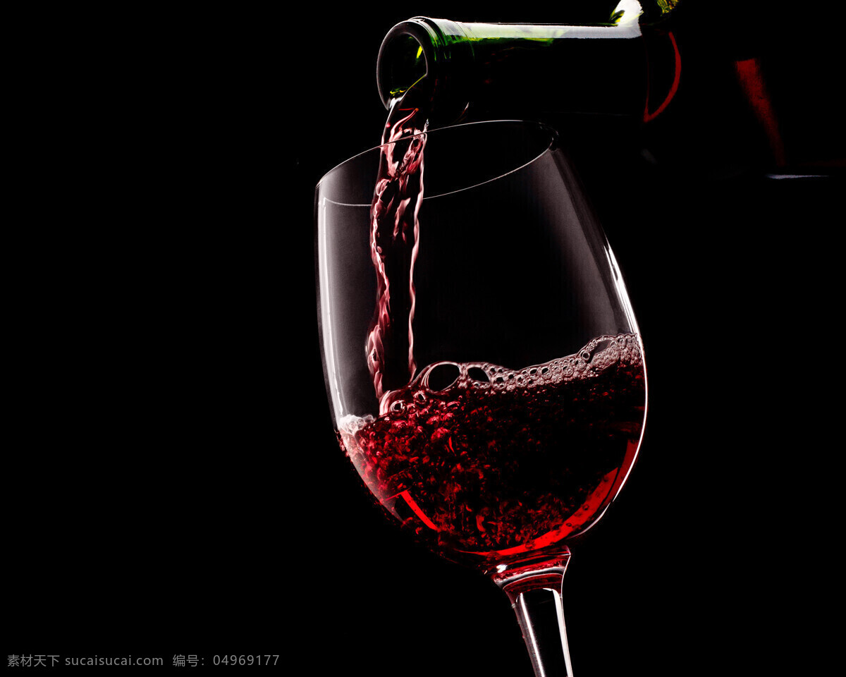 葡萄 美酒 葡萄美酒 倒酒 饮品 红酒 葡萄酒 酒瓶 酒杯 高脚杯 玻璃杯 酒类图片 餐饮美食