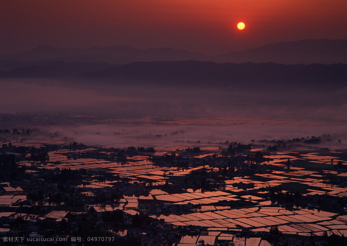 夕阳下的梯田