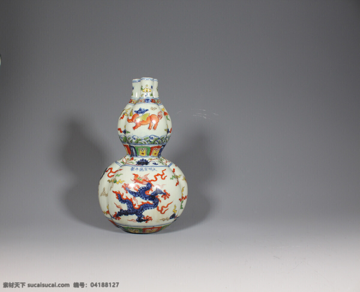 五彩 龙 纹 三 孔 葫芦 瓶 龙纹 三孔 葫芦瓶 瓷器 赏瓶 文化艺术 传统文化