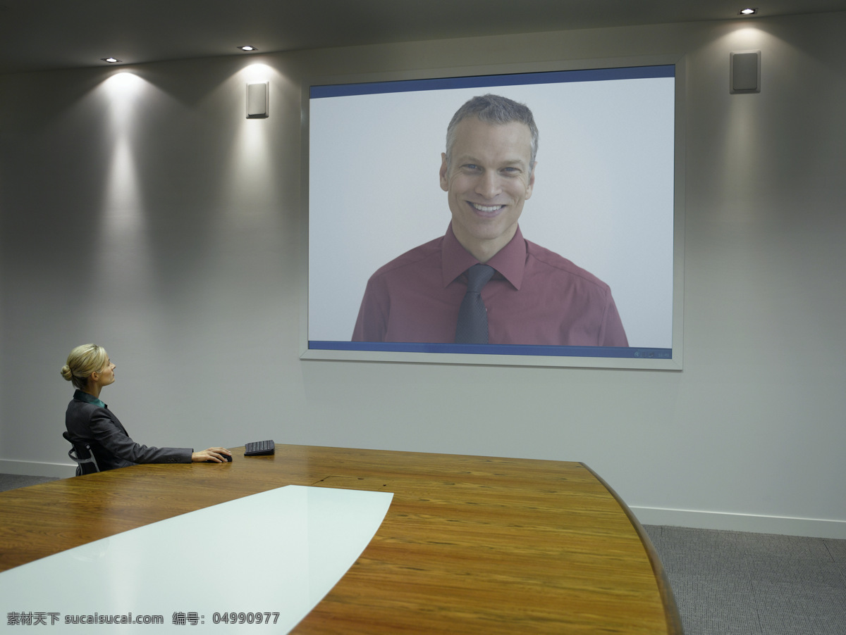 视频 开会 人物 办公室 男人 女人 美女 视频会议 商务人士 职业人员 人物摄影 人物图片