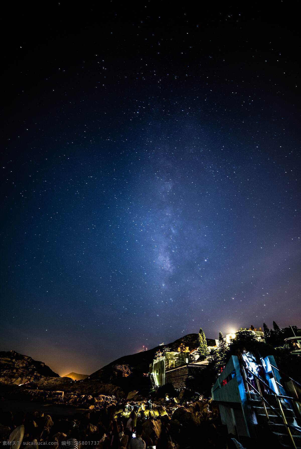 大自然 晚上 夜景 星空 星星 山 山星空 星云 流星 摄影图 自然景观 自然风景