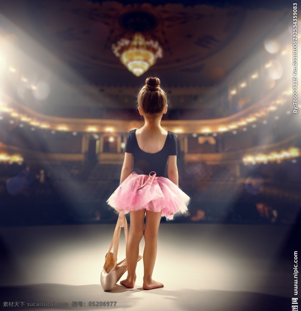 舞台上的女孩 小女孩 芭蕾舞 小女生 儿童摄影 跳舞 表演 灯光 歌舞厅 舞台 背影裙子 舞蹈 歌舞 艺术学院 舞蹈学院 人物图库 职业人物