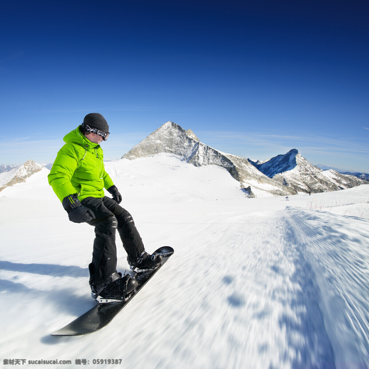 向下 去 滑雪 运动员 快速 高山 雪山 运动 雪地 雪花 滑雪板 户外运动 其他类别 生活百科 白色