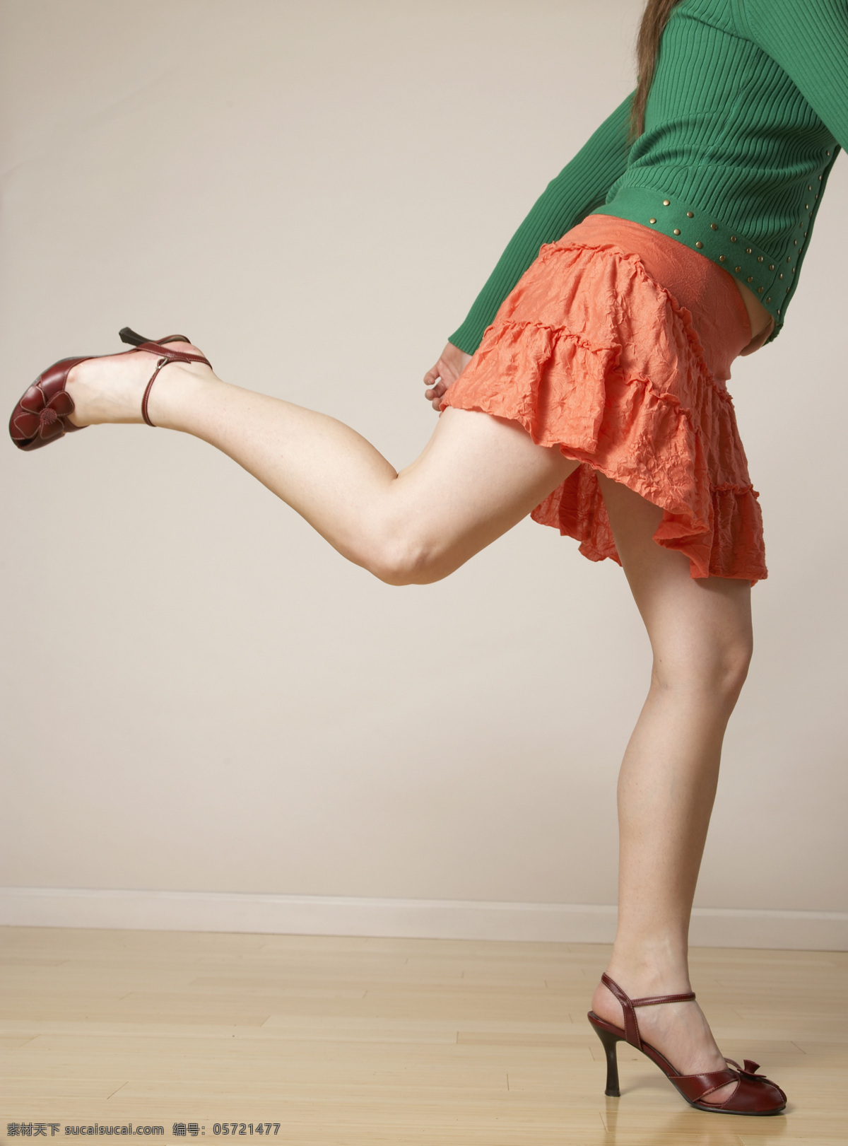 时髦 女人 美腿 高跟鞋 流行 短裙 橙色 脚步 美女图片 人物图片