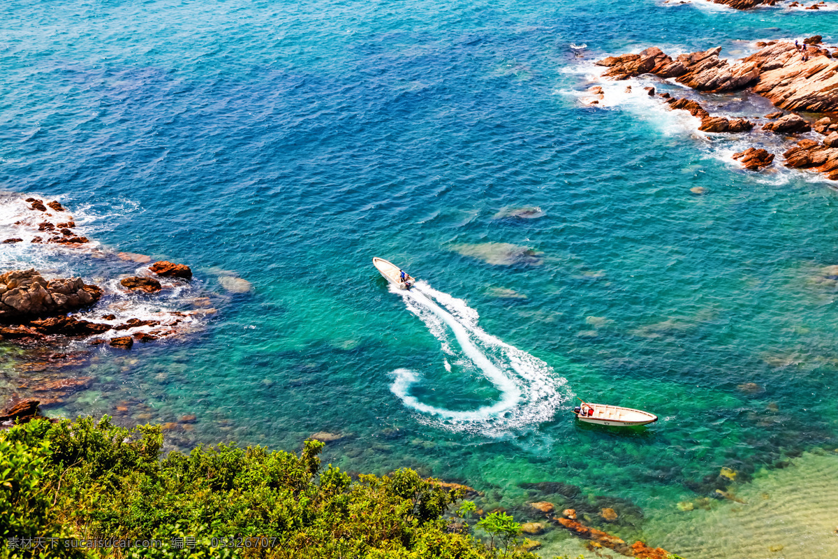 海中 冲浪 快艇 大海 海面 海水 蔚蓝 浪花 水花 小艇 游艇 轮船 船 植物 小岛 内海 岸边 海岸 自然景观 自然风景