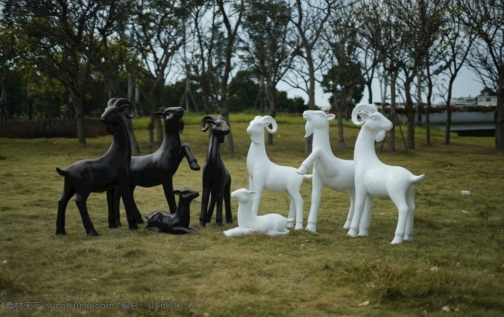 羊雕塑图片 羊雕塑 黑白两色 组合 摆件 商场 仿真羊 建筑园林 雕塑