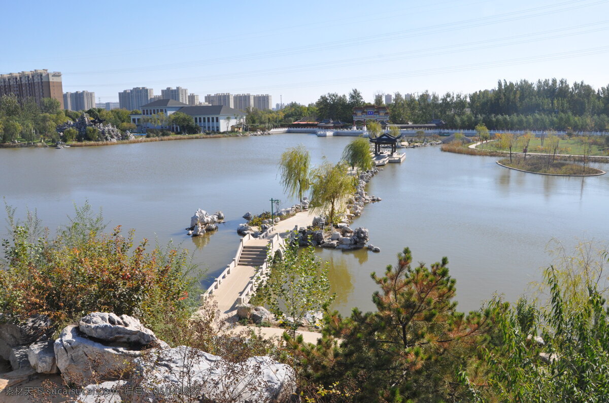 公园 人工 湖里 面的 长堤 人工湖 堤坝 园林 自然景观 自然风景