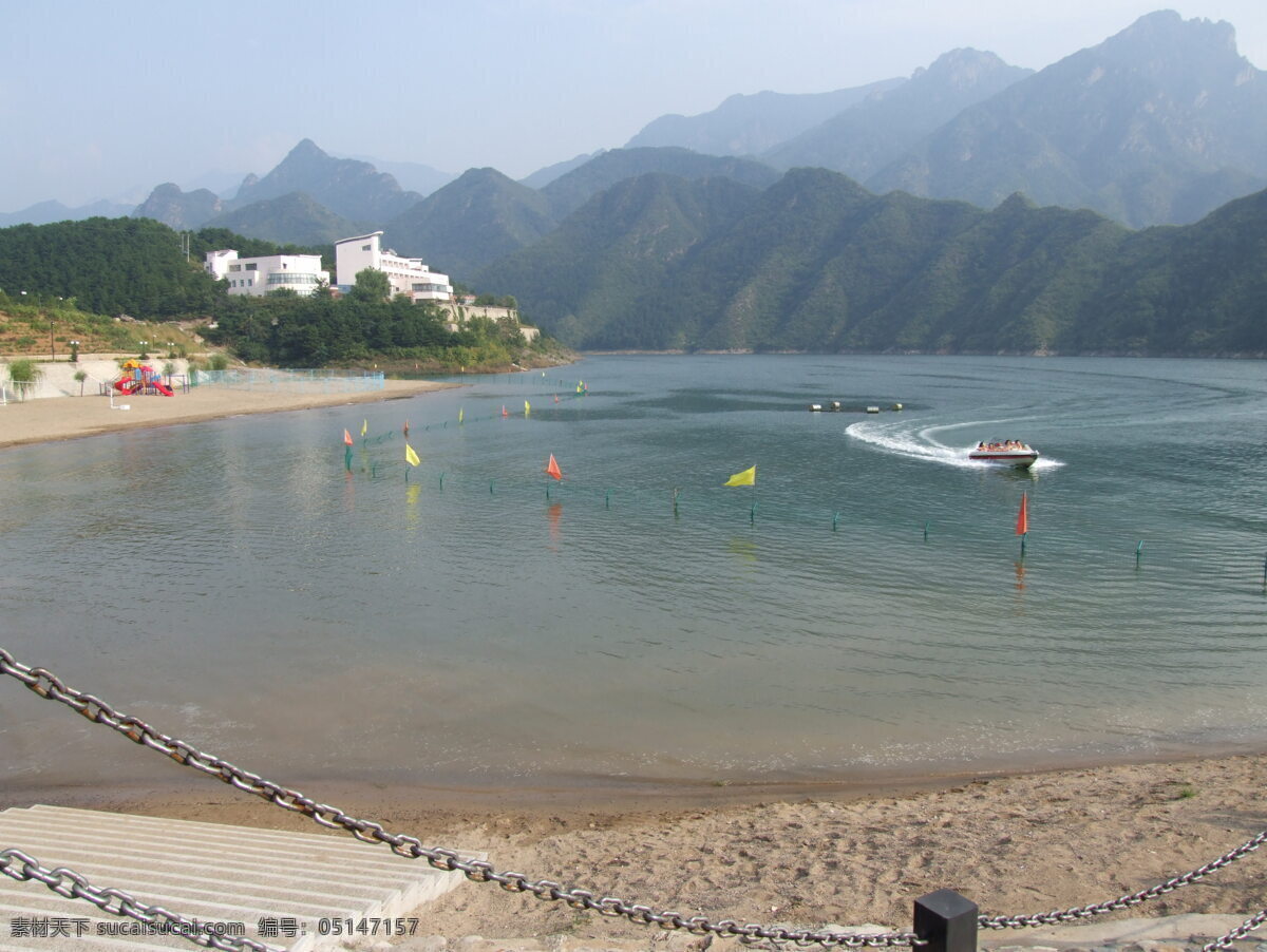 美丽的山峦 水库 灰色