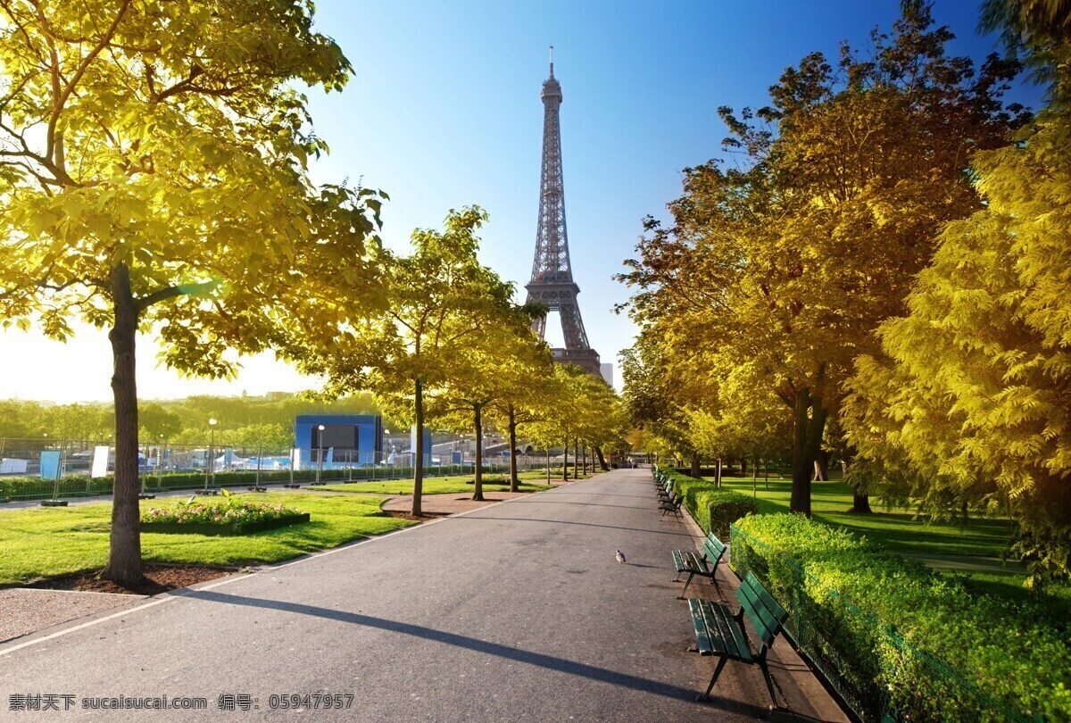 埃菲尔铁塔 法国 巴黎 浪漫之都 地标 建筑 蓝天 绿树 道路 马路 草地 绿地 世界风情 人文景观 旅游摄影