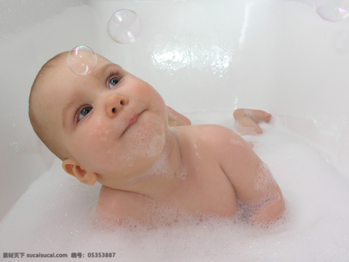 可爱 宝贝 人物 婴儿 宝宝 稚气 萌 洗澡 泡泡浴 浴缸 肥皂泡 儿童图片 人物图片