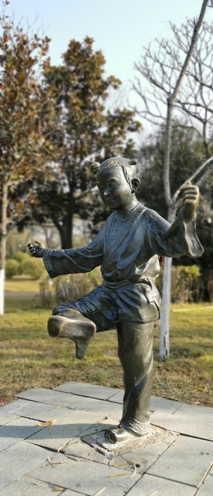 人物雕塑图片 人物雕塑 铜雕塑 运动人物雕塑 公园雕塑 园林设施 建筑园林 雕塑