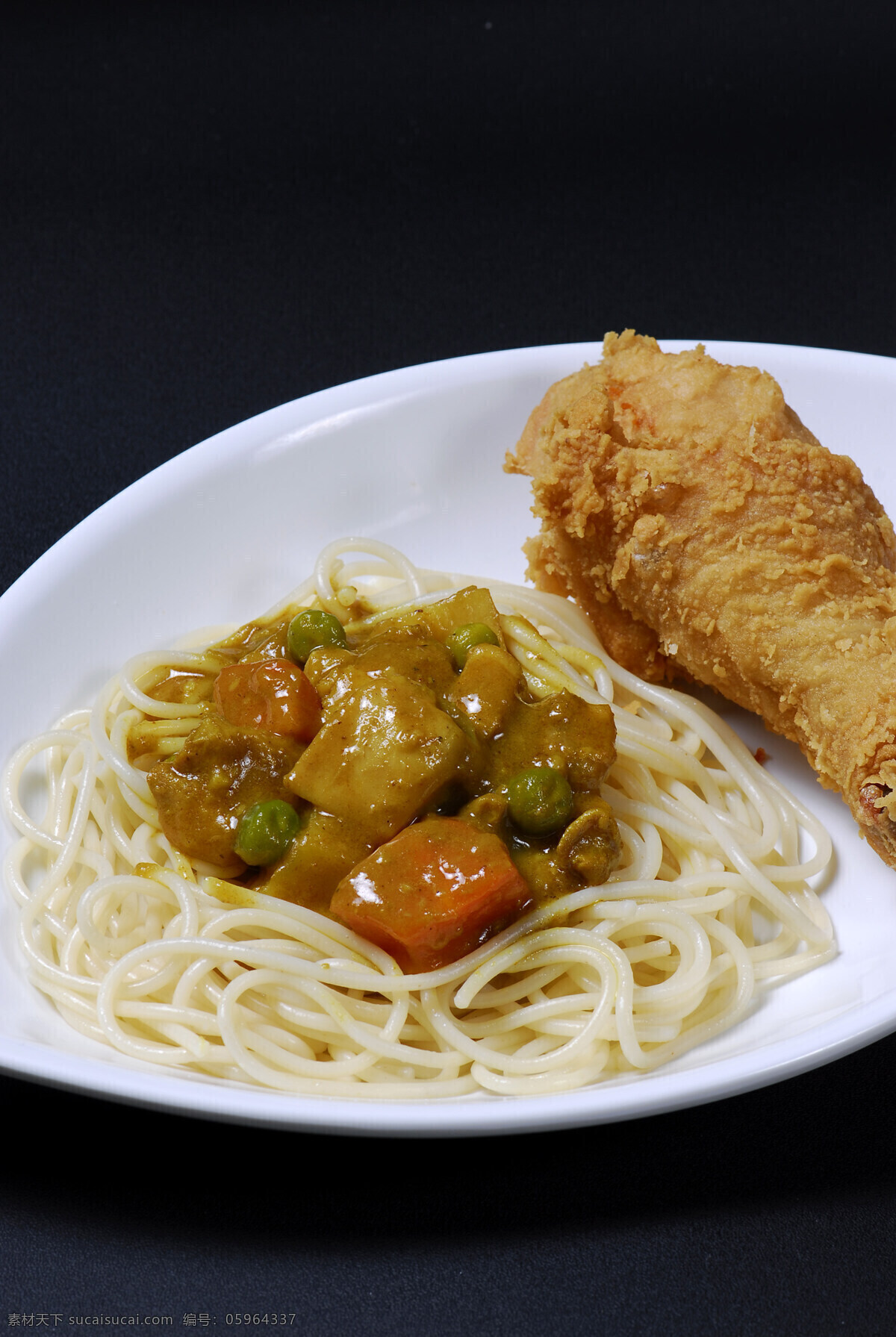 咖喱 意 粉 餐饮美食 鸡腿 西餐美食 咖喱意粉 菲律宾菜品 意粉 美食摄影图库 psd源文件