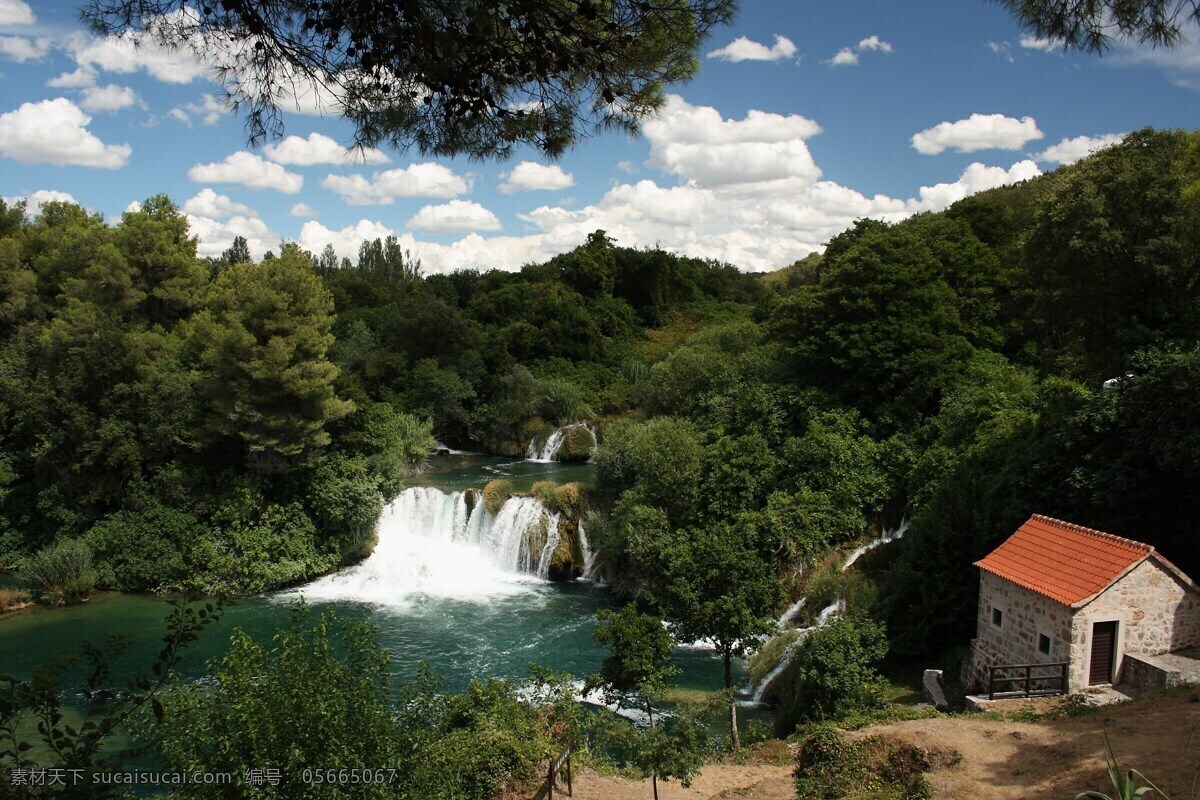 瀑布流 流水 水流 溪流 水潭 山水 山峰 树林 森林 树木 植物 植被 瀑布风景 自然风光 自然景观 自然风景