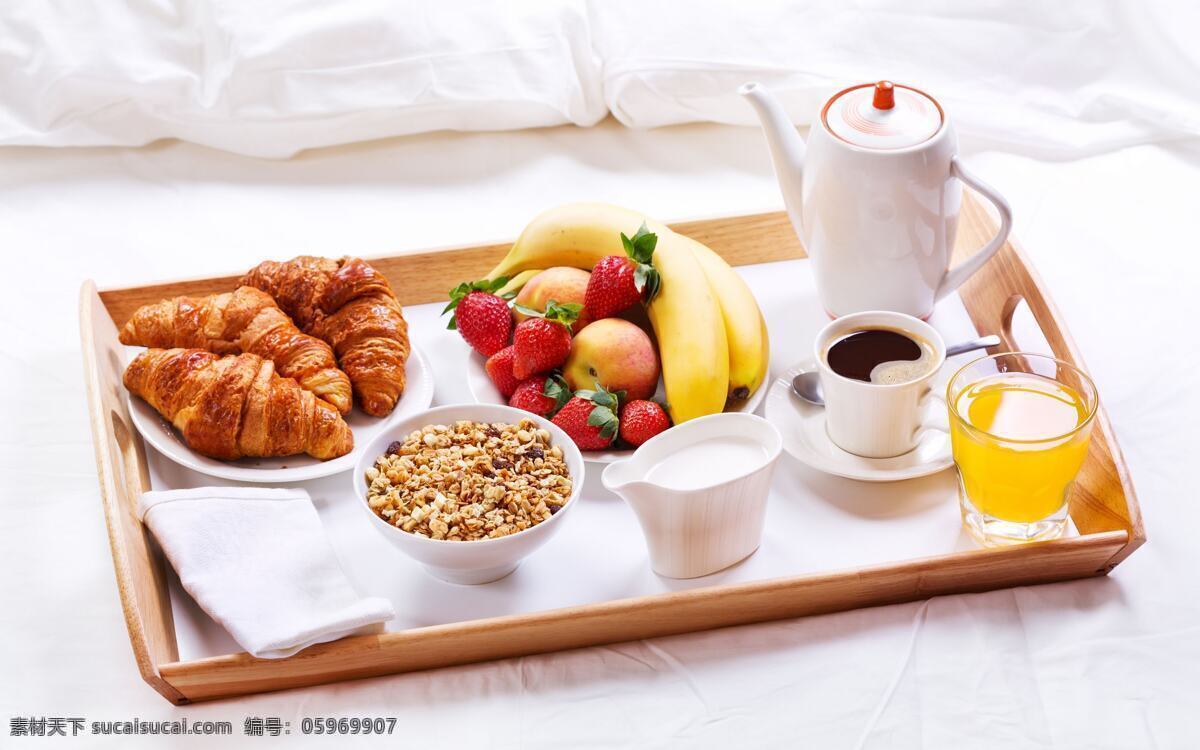 丰盛的早餐 丰盛 早餐 面包 牛角包 香蕉 草莓 橙汁 牛奶 咖啡 燕麦 美食图片 餐饮美食 西餐美食
