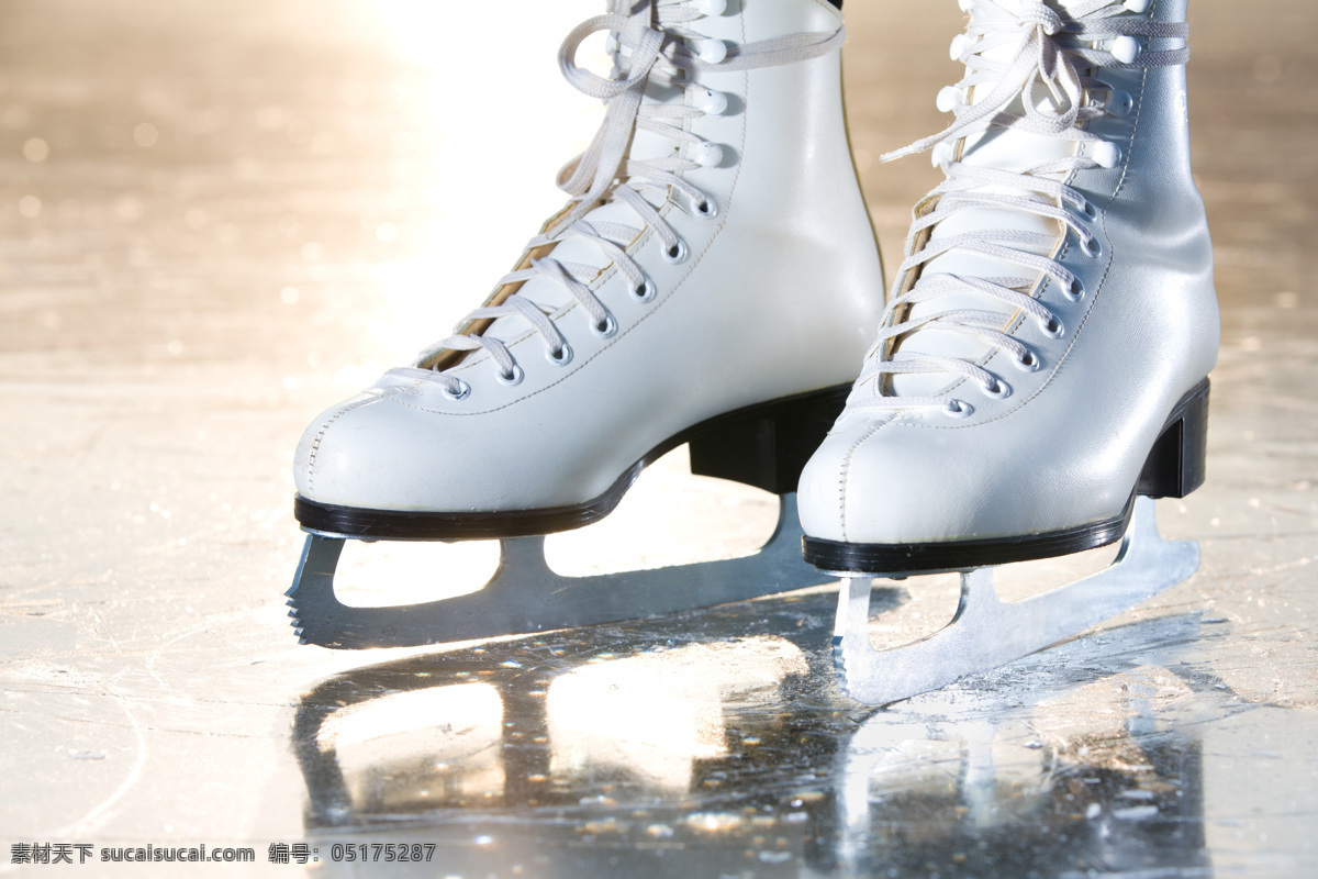 溜冰 场上 白色 溜冰鞋 创意海报模板 轮滑 火焰 鞋子海报 其它类别 分层 psd素材 珠宝服饰 生活百科