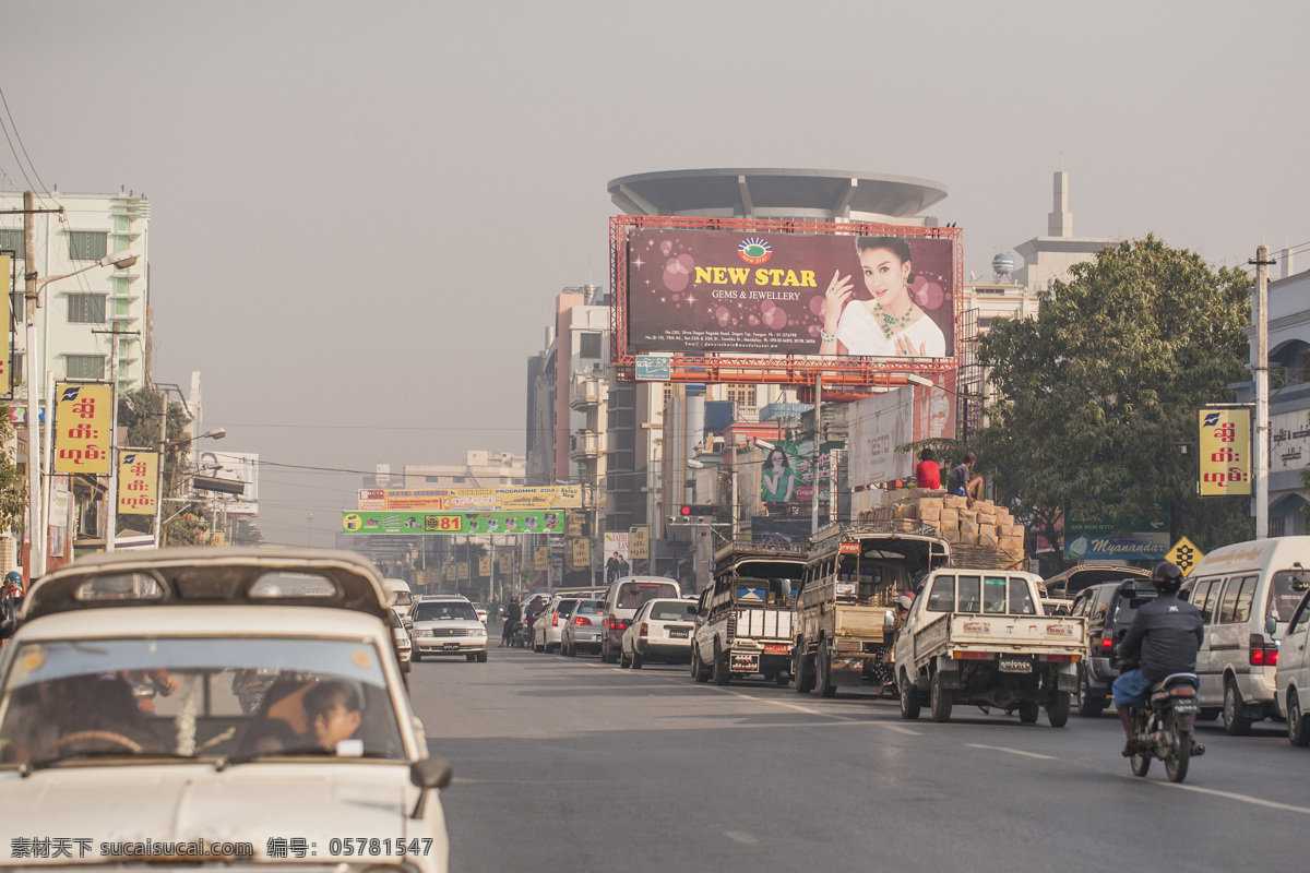 广告牌 国外旅游 街道 旅游摄影 摩托车 汽车 行人 曼德勒 街景 曼德勒街景 缅甸 瓦城 曼德勒印象 矢量图
