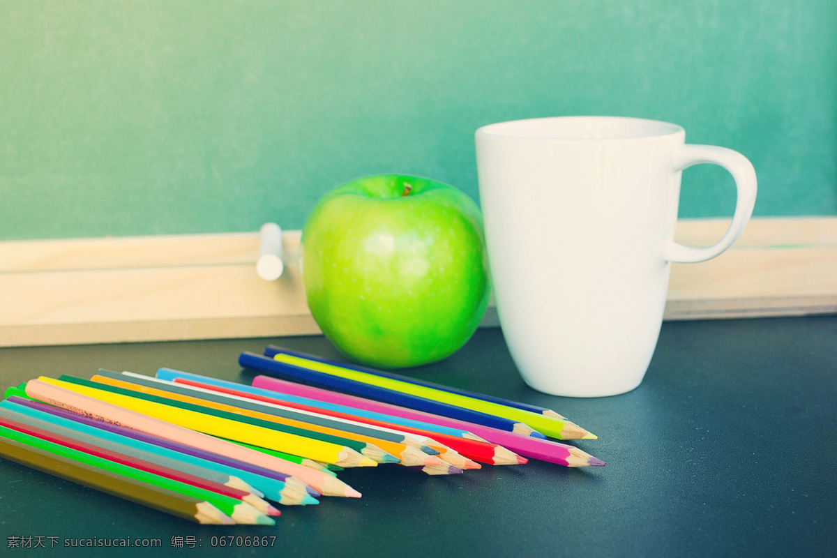 彩色 铅笔 青苹果 水杯 办公学习 学习教育 新鲜水果 彩色铅笔 生活百科