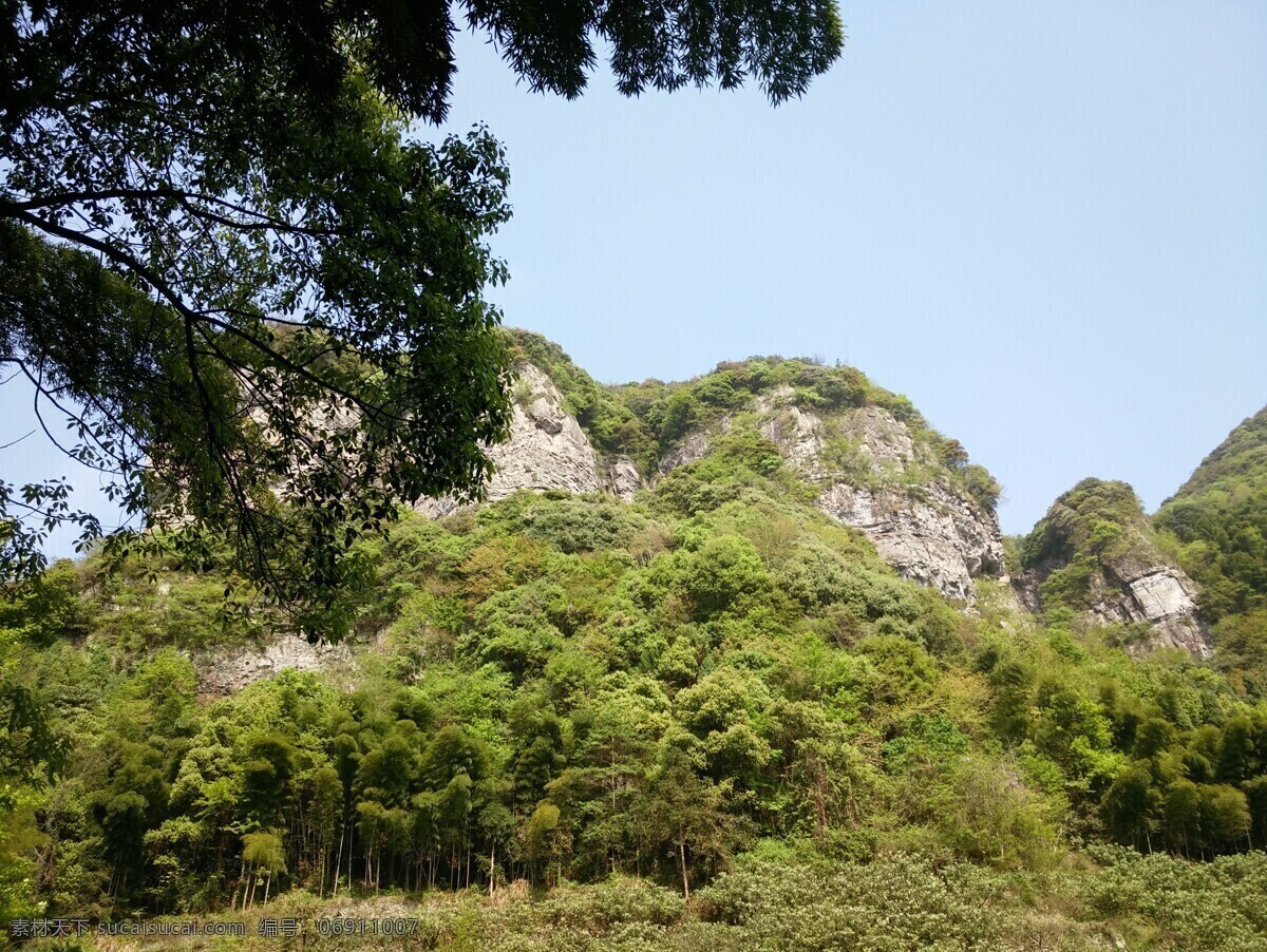 划岩山 山区风景 大山 m字山 石头山 景区山 山林 树林 树木 绿树 晴天树林 绿树风景 明胜 自然景观 山水风景